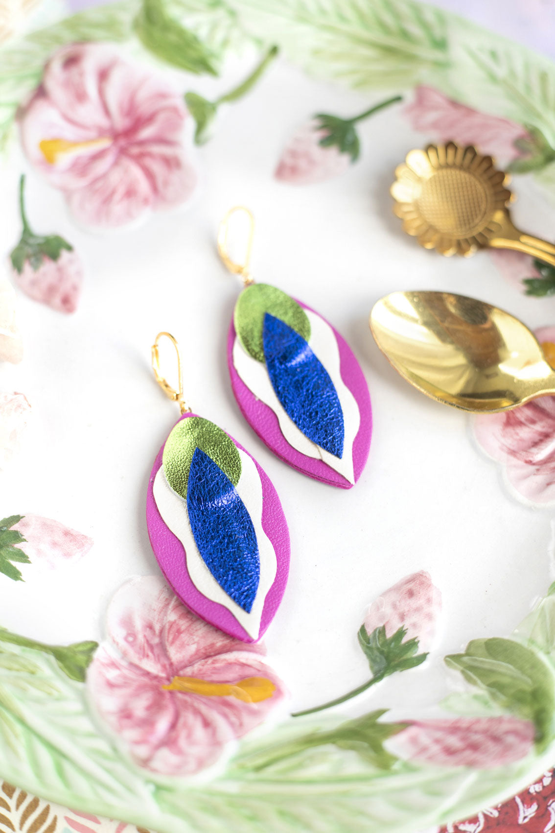 Boucles d'oreilles Vulves cuir bleu vert blanc fuchsia