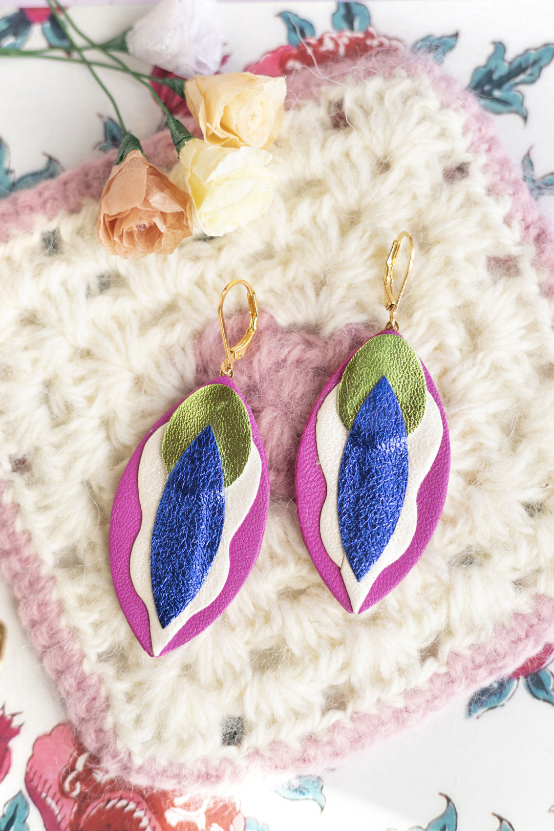 Boucles d'oreilles Vulves cuir bleu vert blanc fuchsia