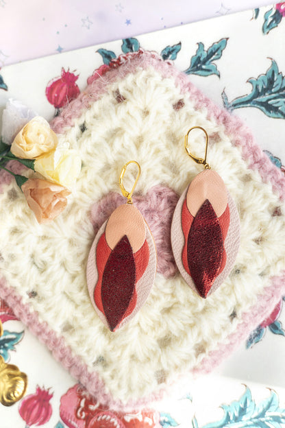 Boucles d'oreilles Vulves cuir rouge et rose chair