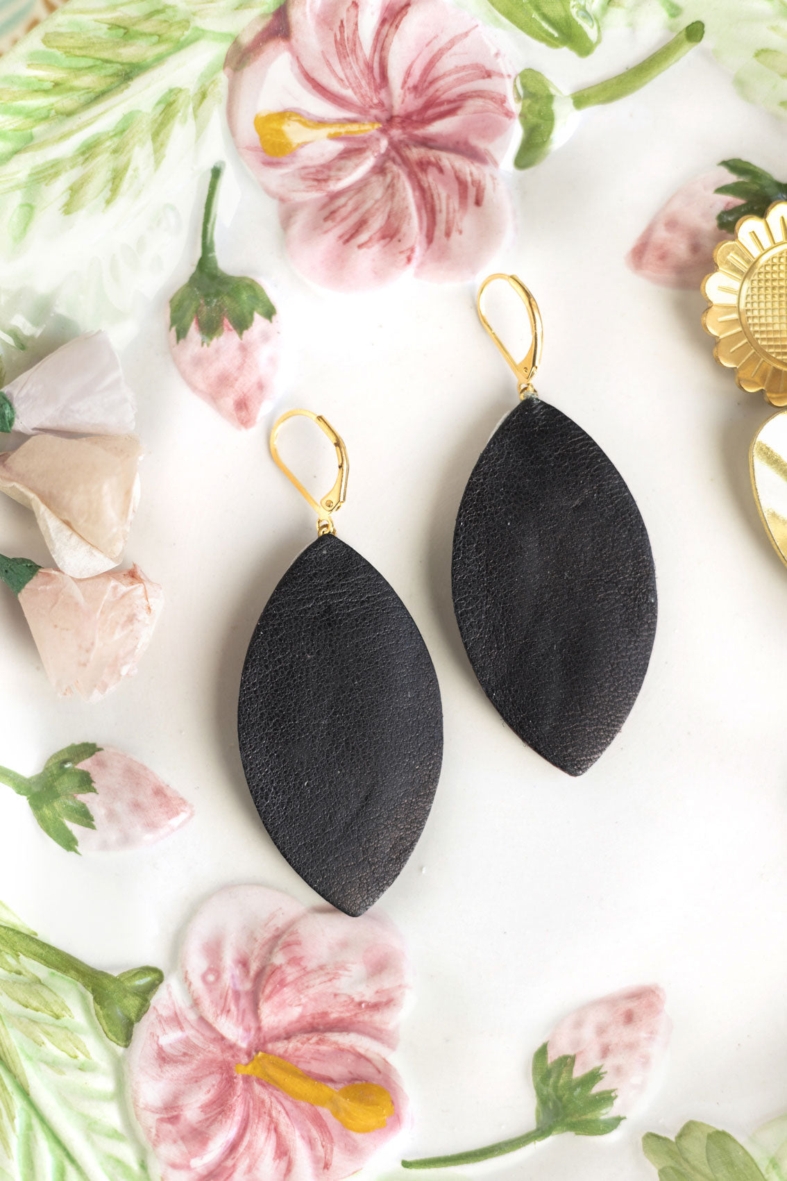 Boucles d'oreilles Vulves cuir noir bronze or rose