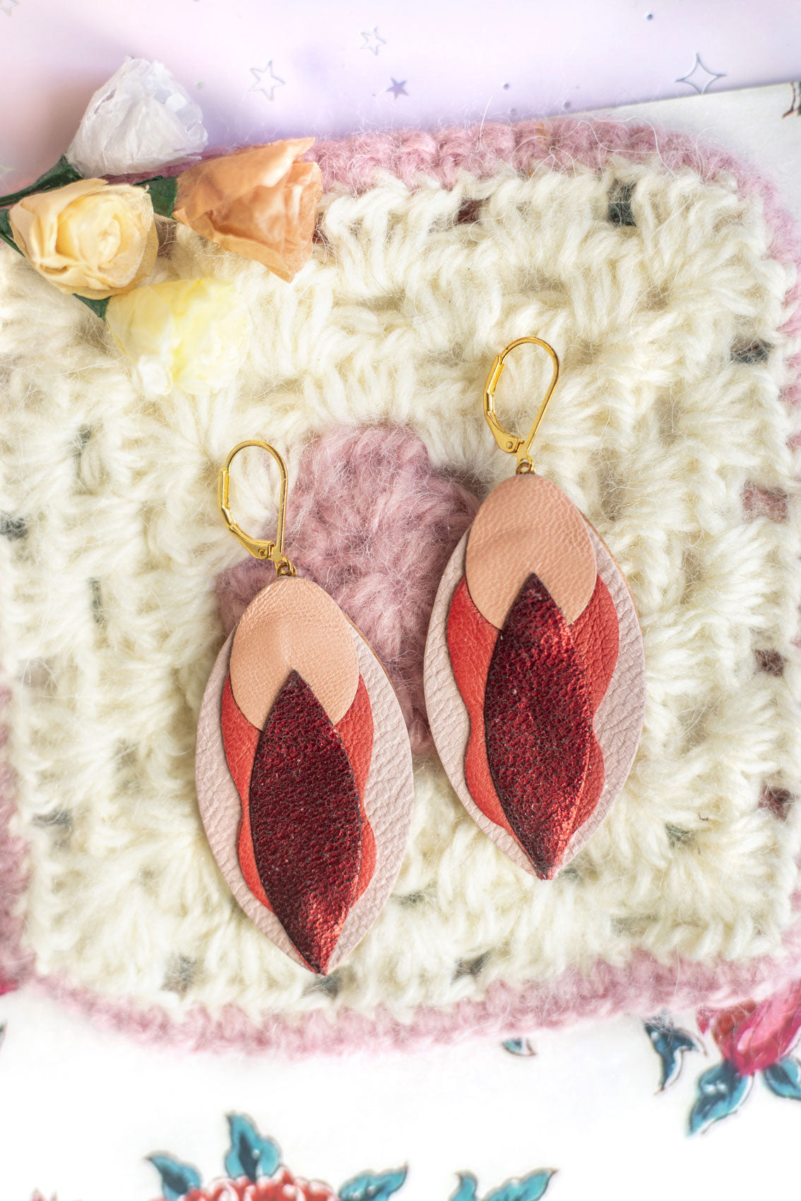 Boucles d'oreilles Vulves cuir rouge et rose chair