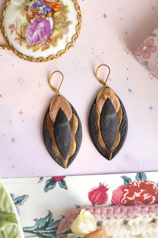 Boucles d'oreilles Vulves cuir noir bronze or rose