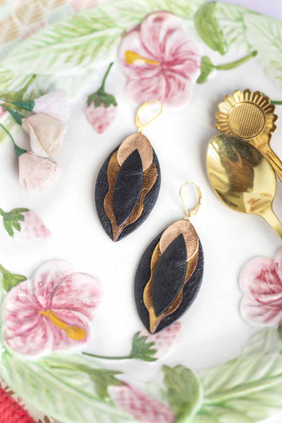 Boucles d'oreilles Vulves cuir noir bronze or rose