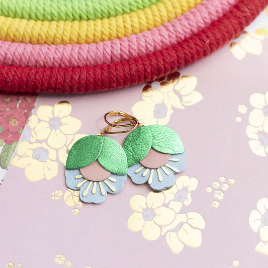 Boucles d'oreilles Fleur de Cerisier cuir vert métallisé, rose chair, bleu pâle