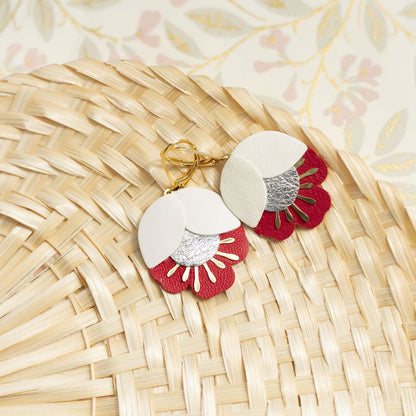 Kirschblüten-Ohrringe aus Roségold und grauem Leder