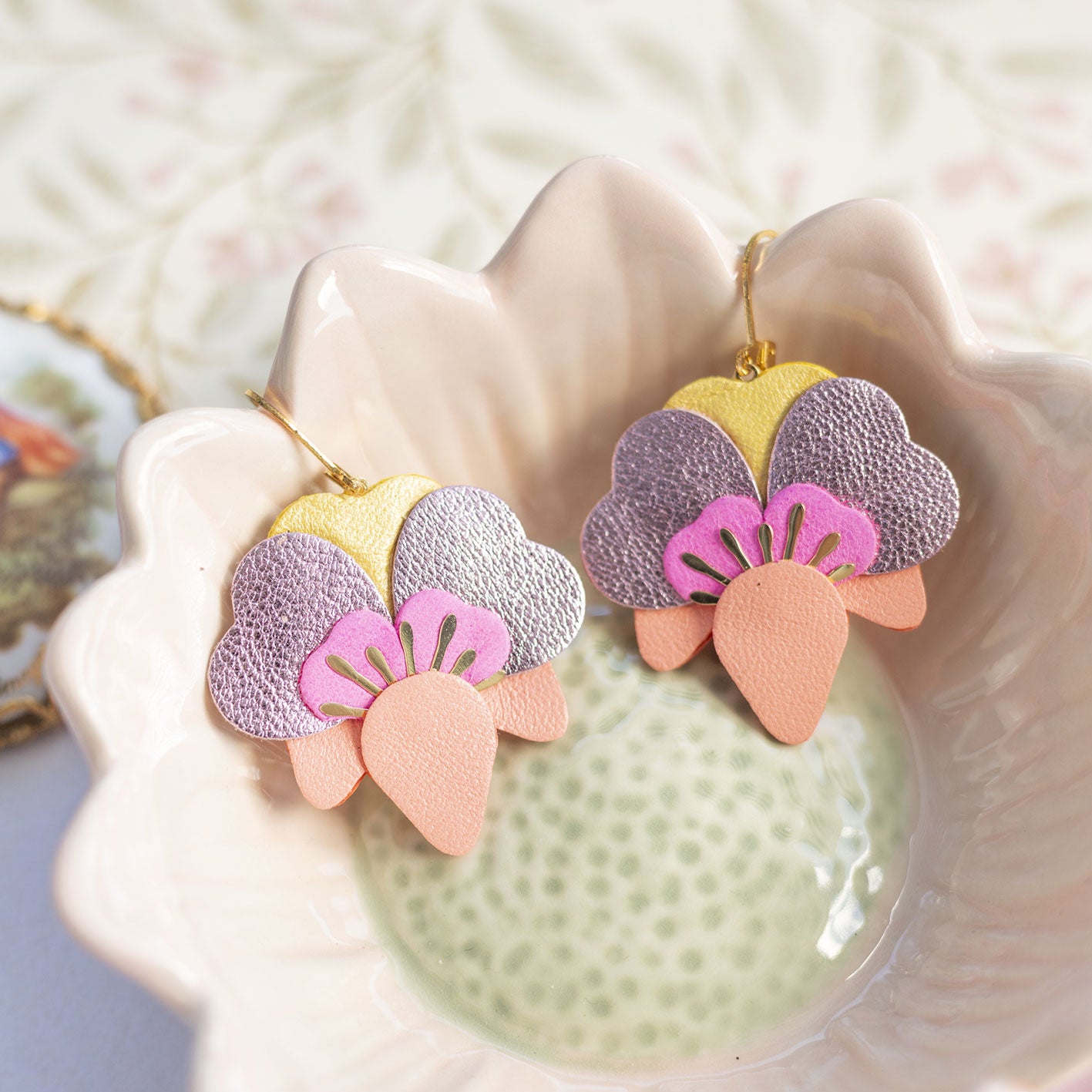 Boucles d'oreilles Orchidées - capucine, rose bonbon, jaune nacré