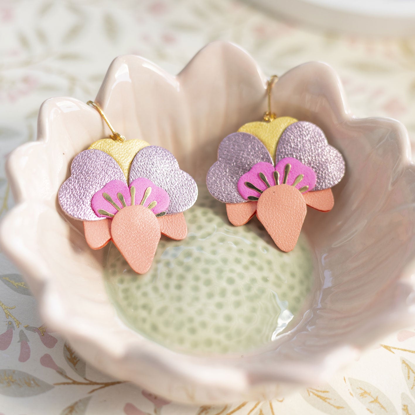 Boucles d'oreilles Orchidées - capucine, rose bonbon, jaune nacré