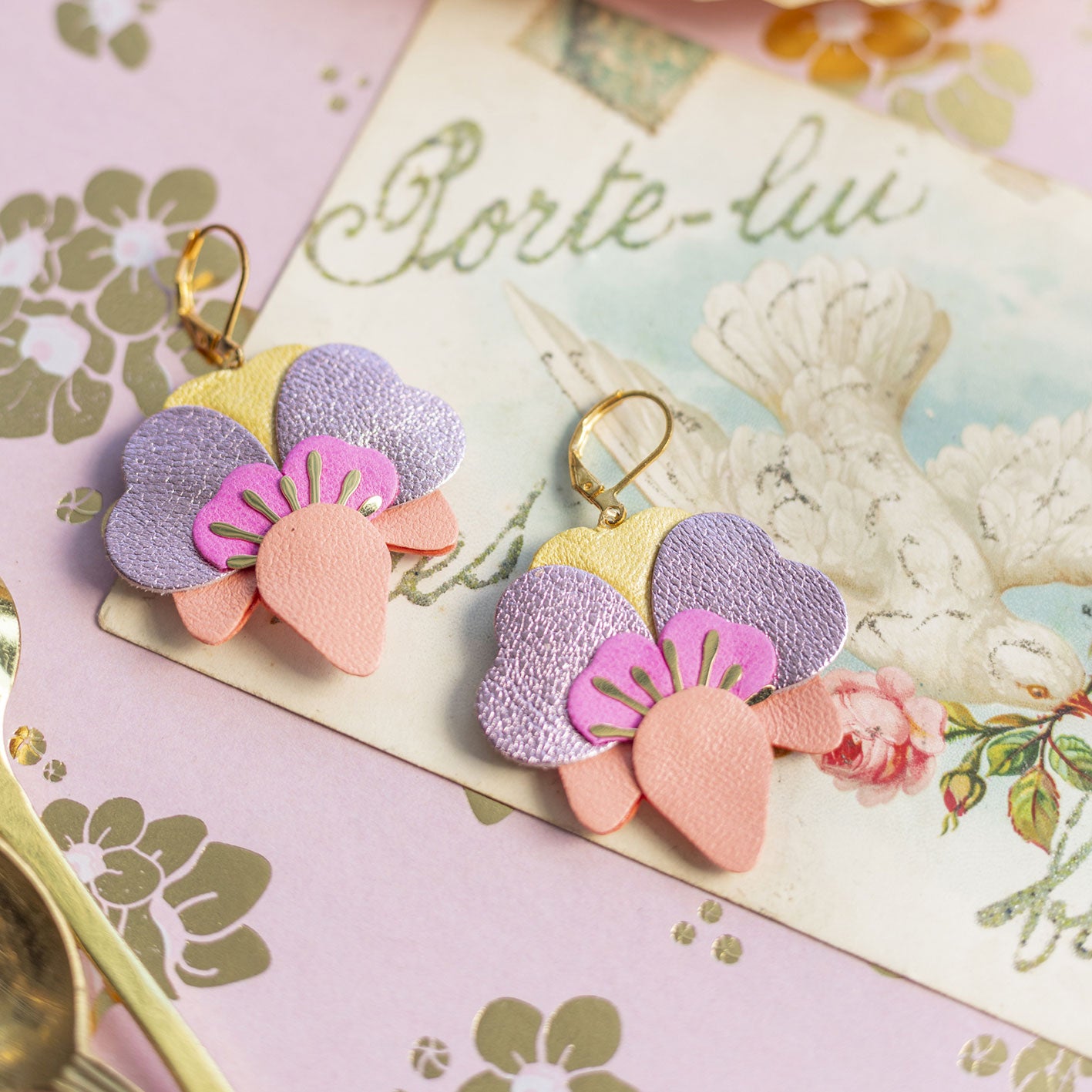 Boucles d'oreilles Orchidées - capucine, rose bonbon, jaune nacré