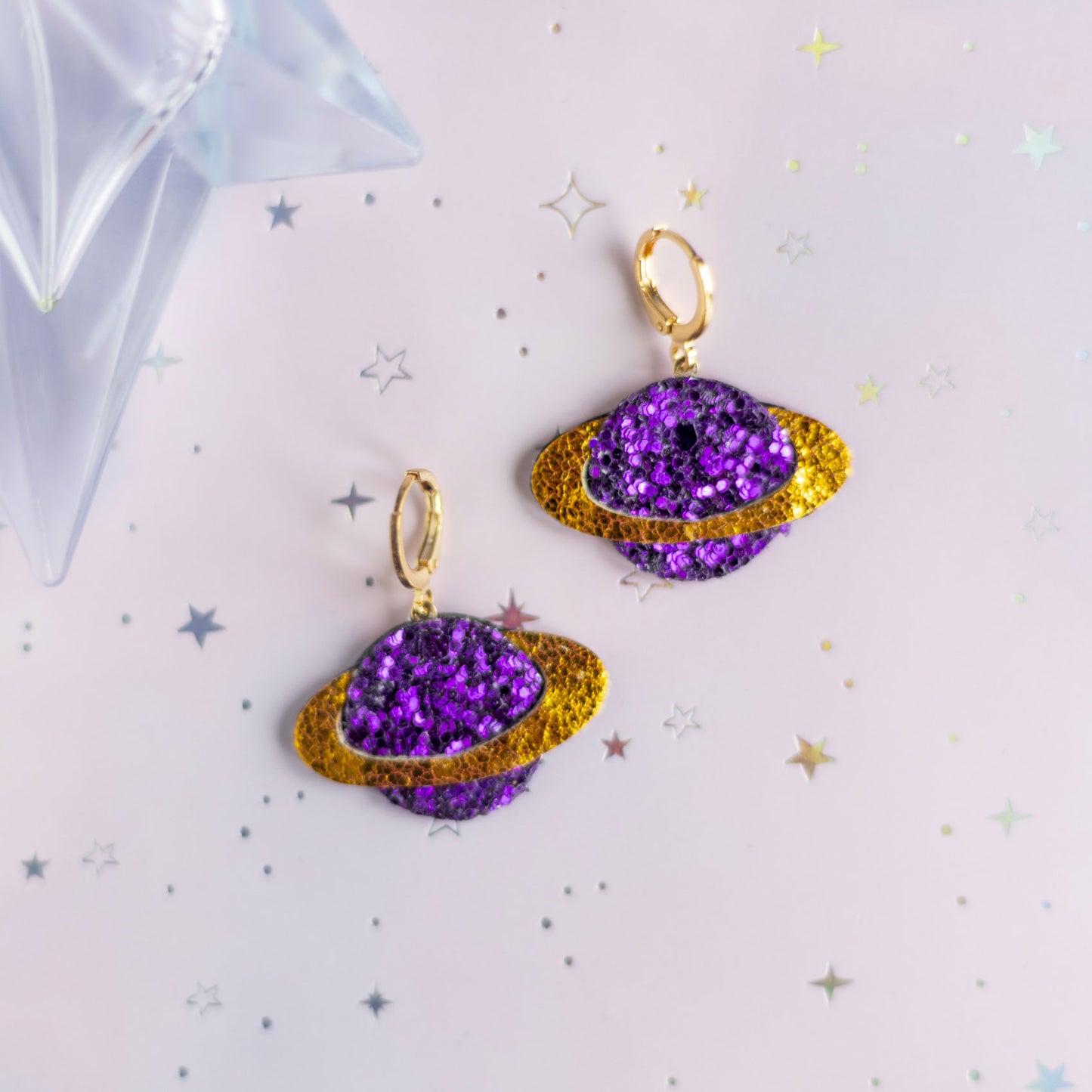 Boucles d'oreilles Planètes à Paillettes violettes et cuir jaune métallisé