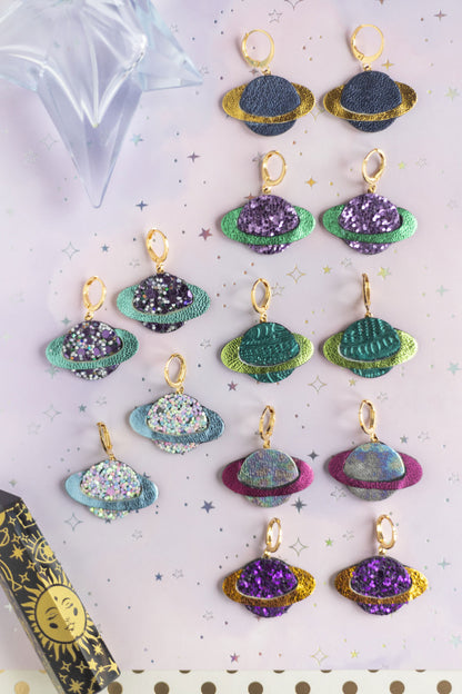 Boucles d'oreilles Planètes à Paillettes violettes et cuir jaune métallisé