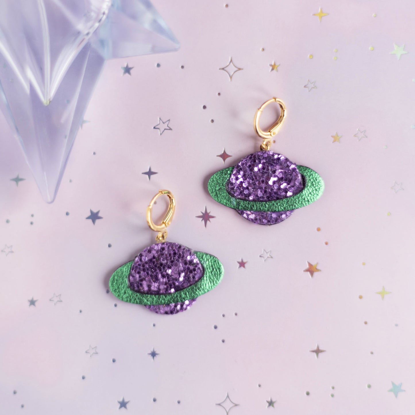 Boucles d'oreilles Planètes Saturne Vert métallisé et mauve