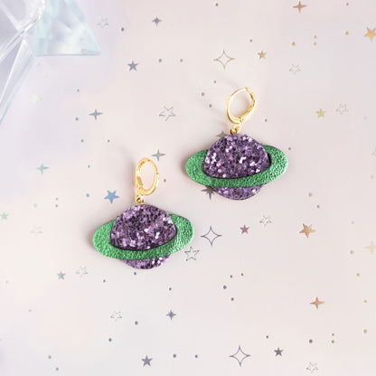 Boucles d'oreilles Planètes Saturne Vert métallisé et mauve