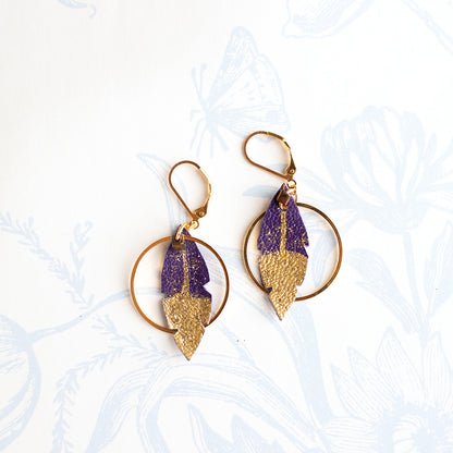 Boucles d'oreilles créoles plumes cuir violet améthyste