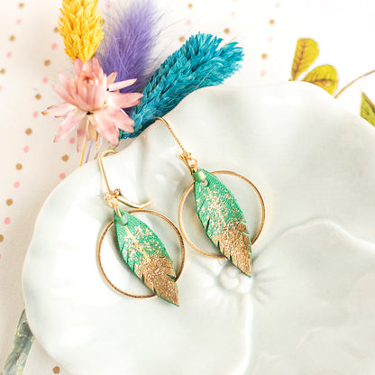 Boucles d'oreilles créoles plumes cuir vert menthe