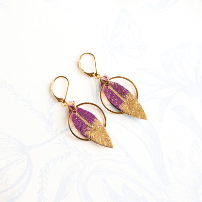 Boucles d'oreilles créoles plumes cuir violet