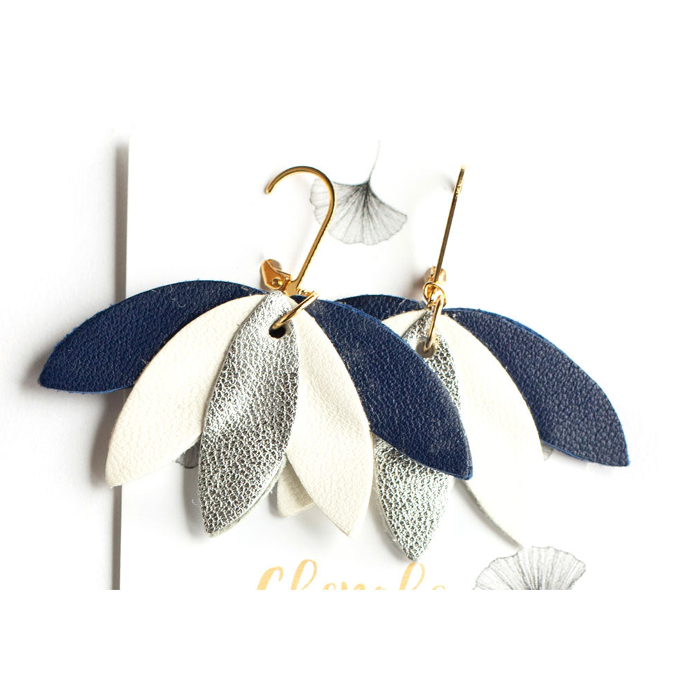 Boucles d'oreilles Palmier en cuir bleu marine, blanc, argent