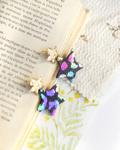 Boucles d'oreilles Etoiles - cuir noir à tâches multicolores