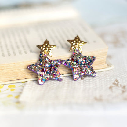 Boucles d'oreilles Etoiles - cuir violet irisé et paillettes multicolores