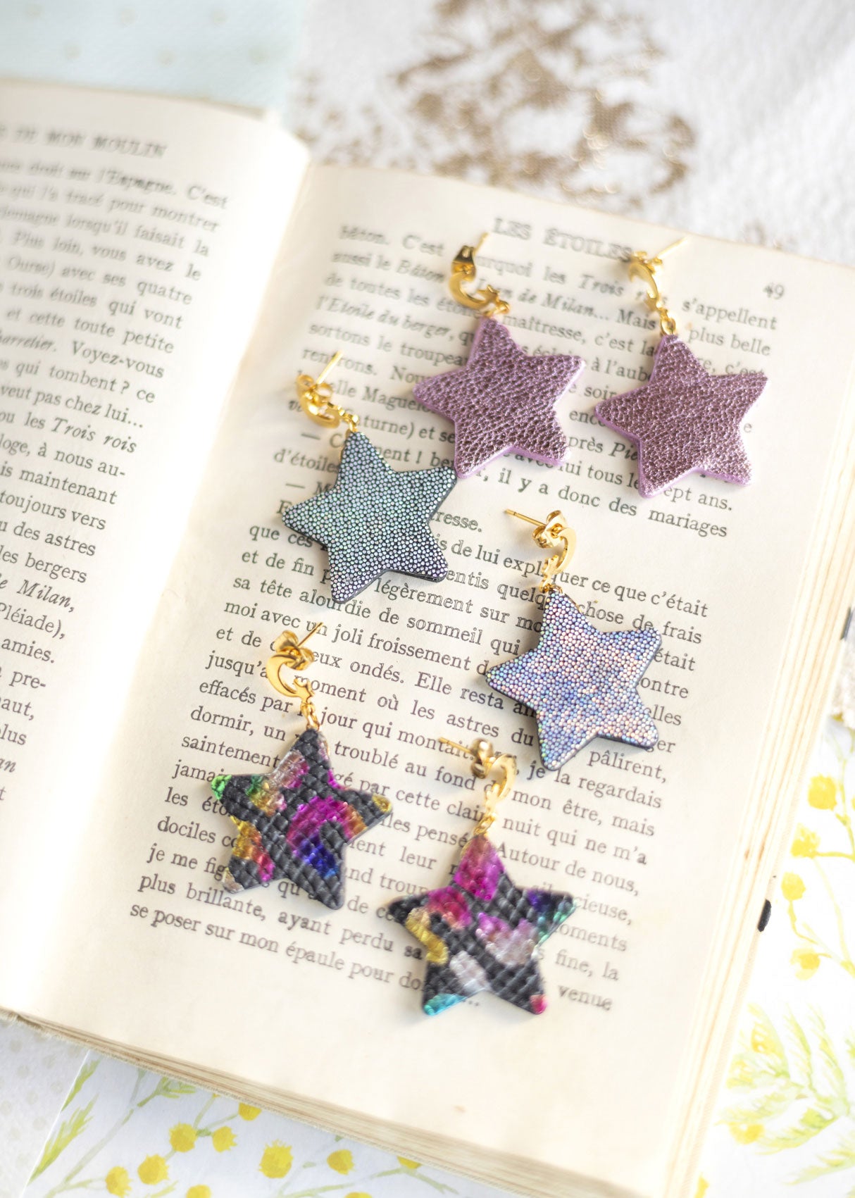 Boucles d'oreilles Etoiles - cuir rose métallisé - multicolores- argent holographique