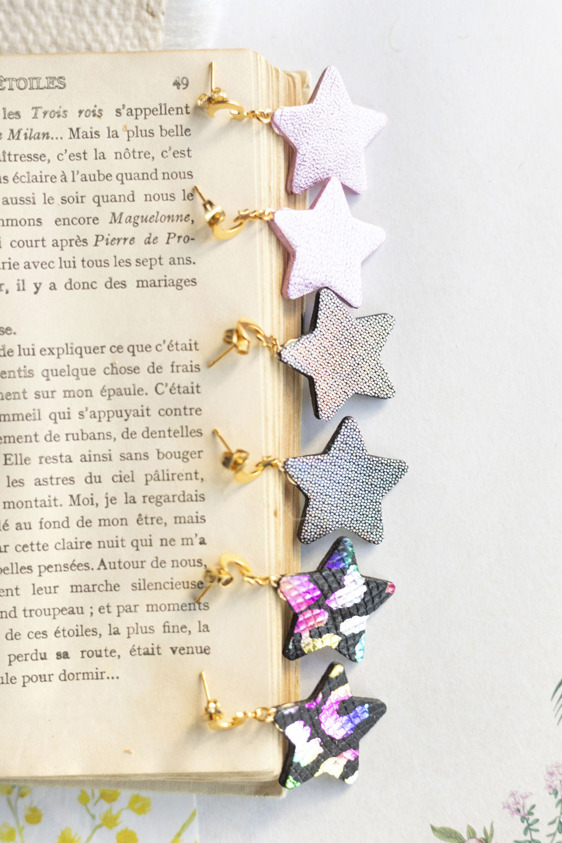 Boucles d'oreilles Etoiles - cuir rose métallisé - multicolores- argent holographique