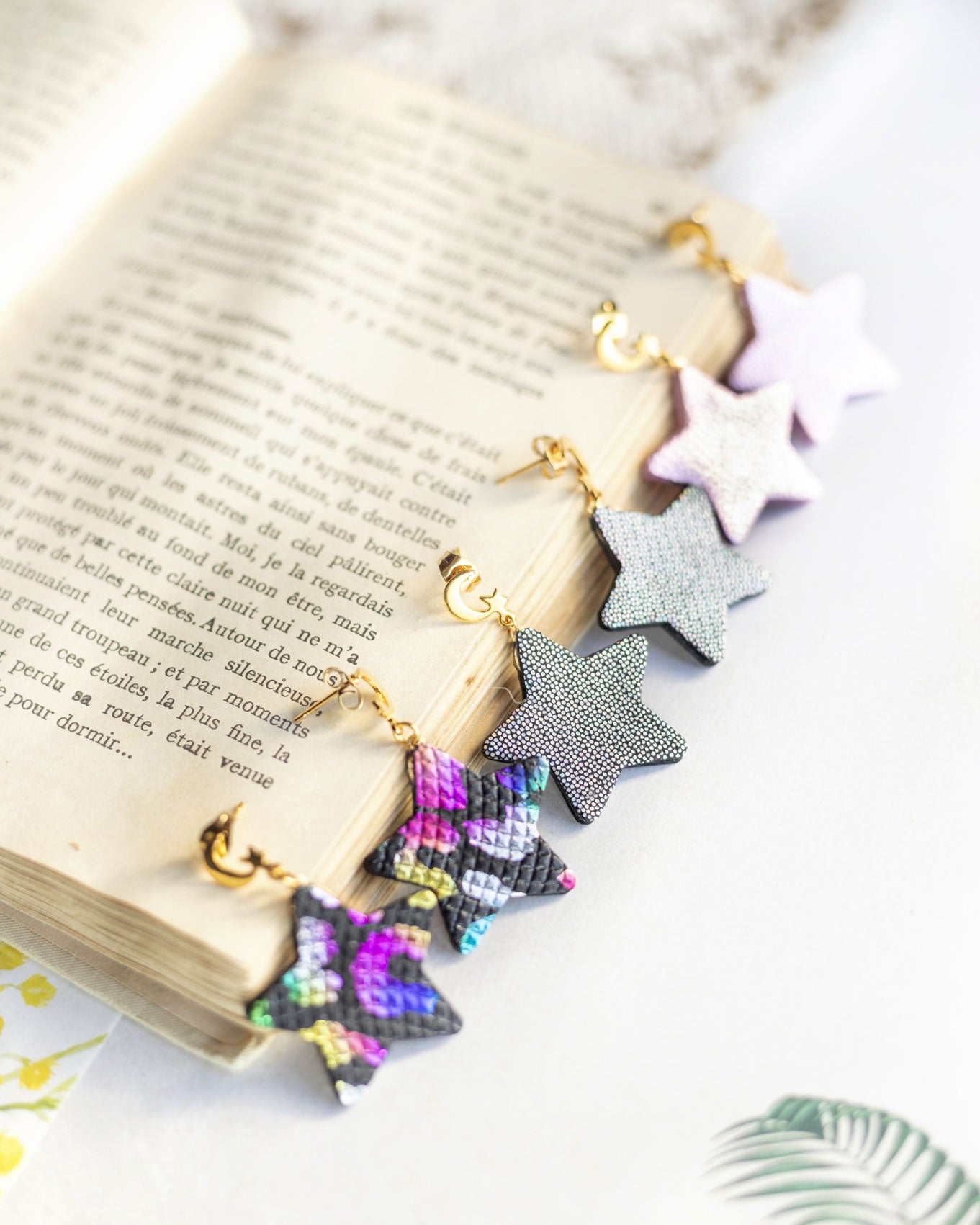 Boucles d'oreilles Etoiles - cuir rose métallisé - multicolores- argent holographique