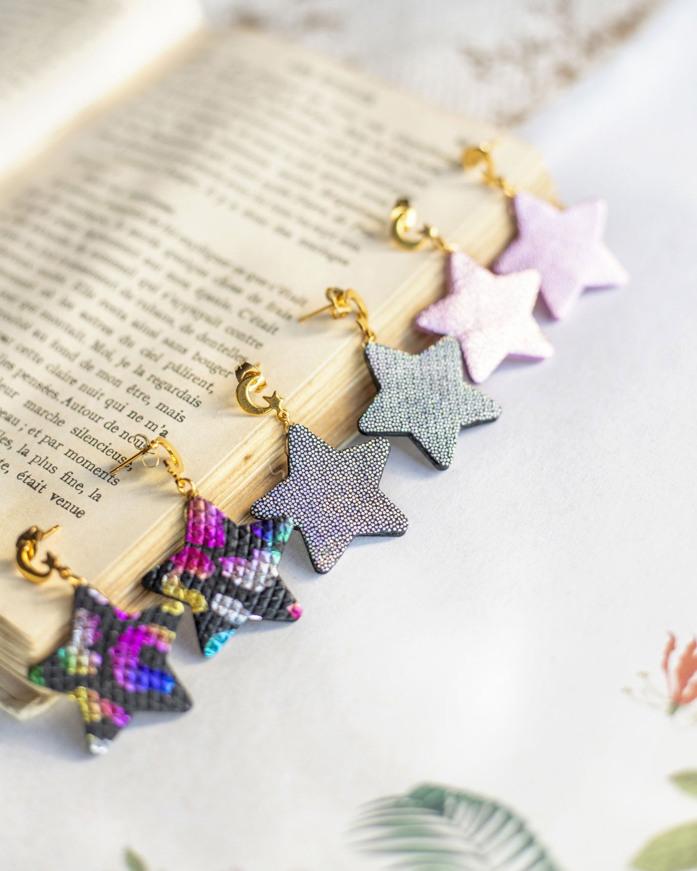 Boucles d'oreilles Etoiles - cuir rose métallisé - multicolores- argent holographique