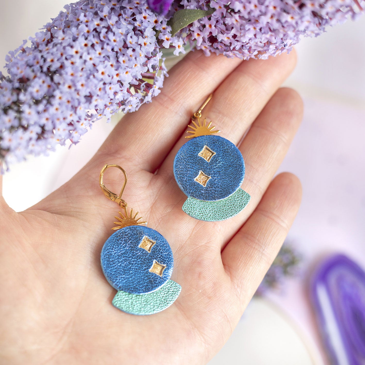 Boucles d'oreilles Boule de Cristal cuir bleu azur