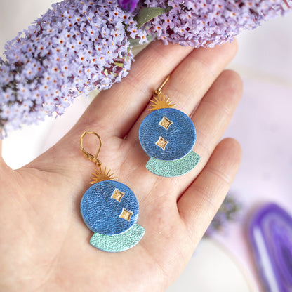 Boucles d'oreilles Boule de Cristal cuir bleu azur