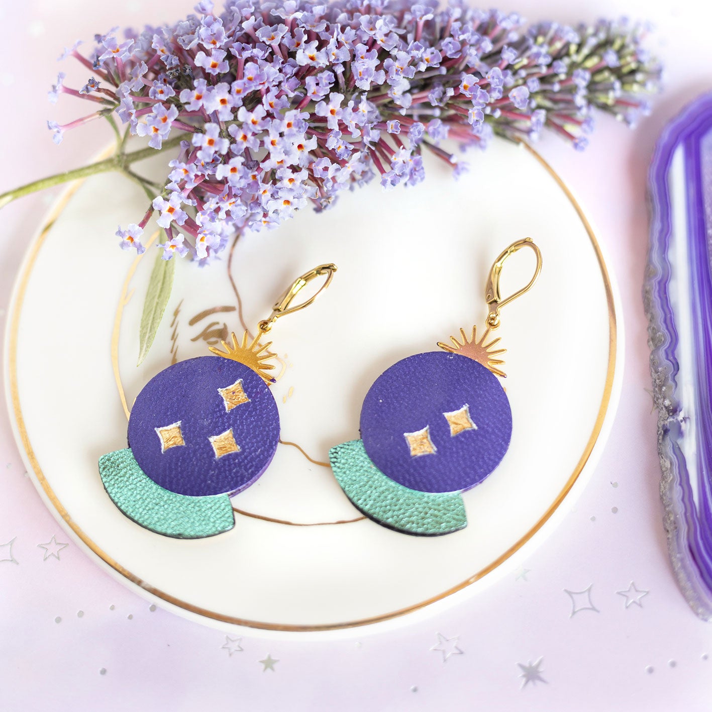 Boucles d'oreilles Boule de Cristal cuir bleu-violet