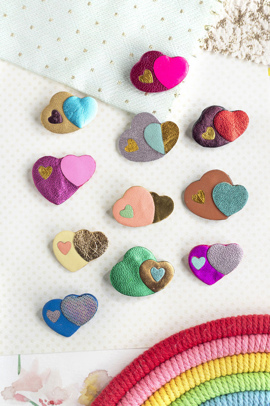 Broches Coeurs entrelacés en cuir multicolores