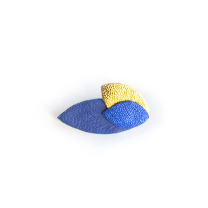 Broche feuilles en cuir doré et bleu