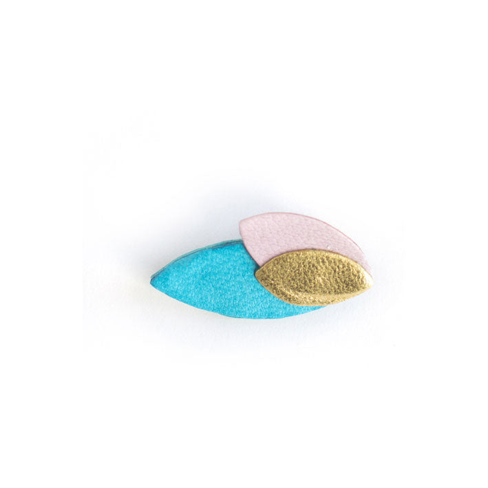Broche feuilles en cuir doré et bleu