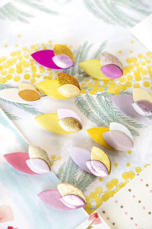 Broche Feuilles en cuir jaune et doré