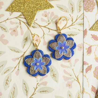 Boucles d'oreilles Clothilde - Fleur baroque bleu outremer et argent en cuir recyclé