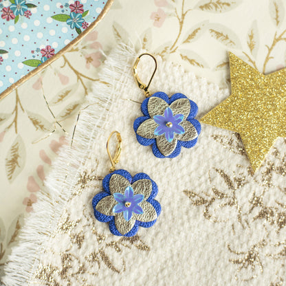 Boucles d'oreilles Clothilde - Fleur baroque bleu outremer et argent en cuir recyclé