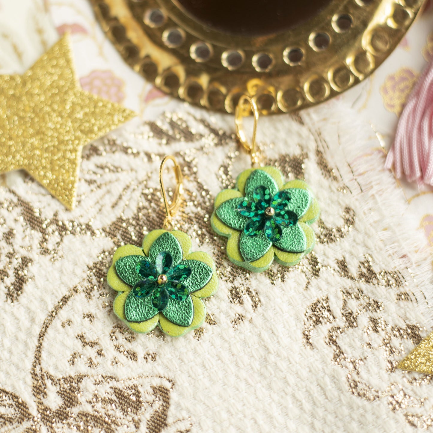 Boucles d'oreilles Evelyne - Fleur baroque verte printanière