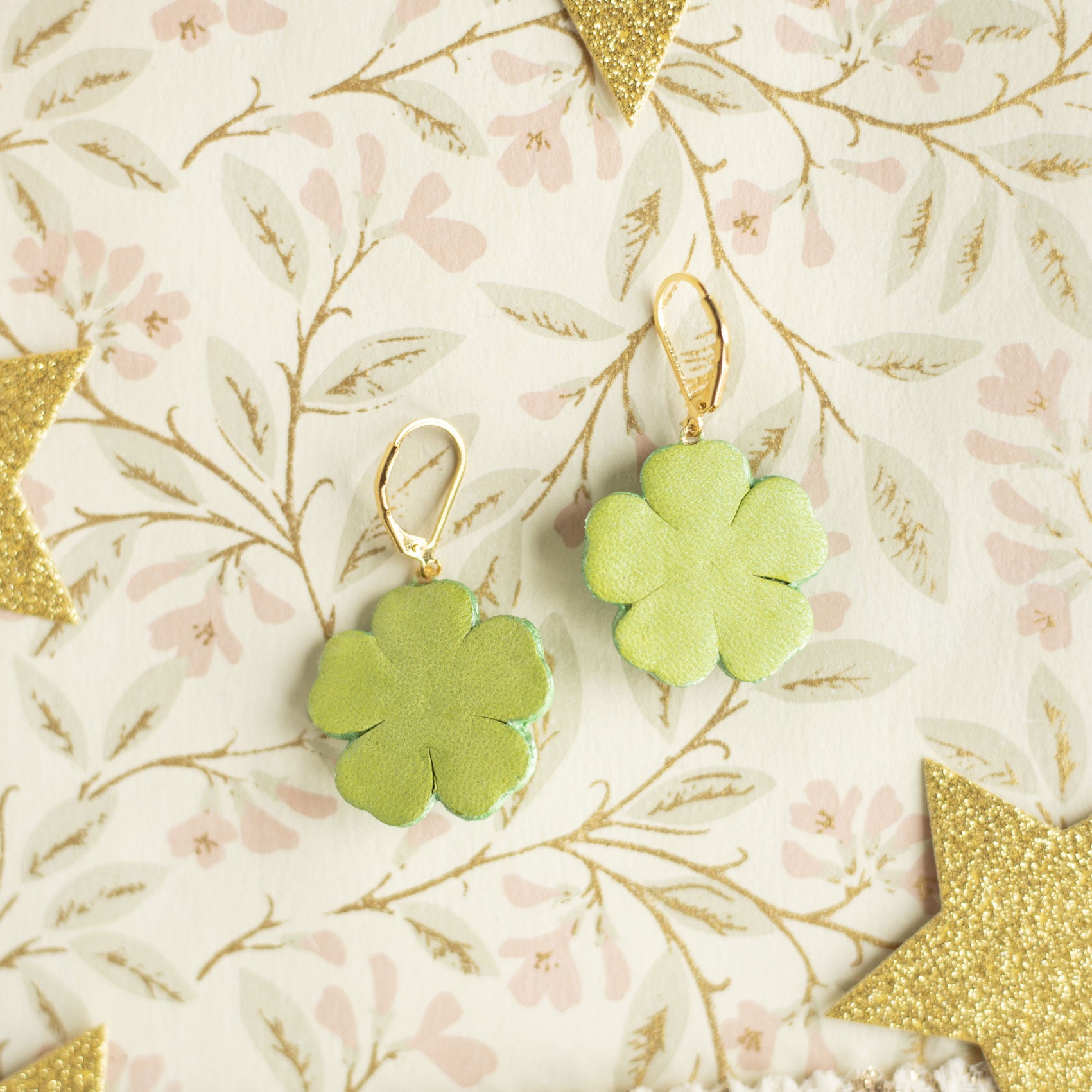 Boucles d'oreilles Evelyne - Fleur baroque verte printanière