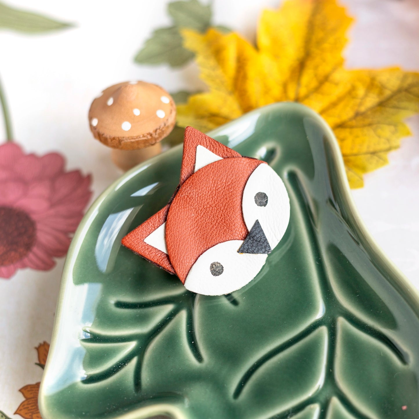 Pin's renard roux en cuir