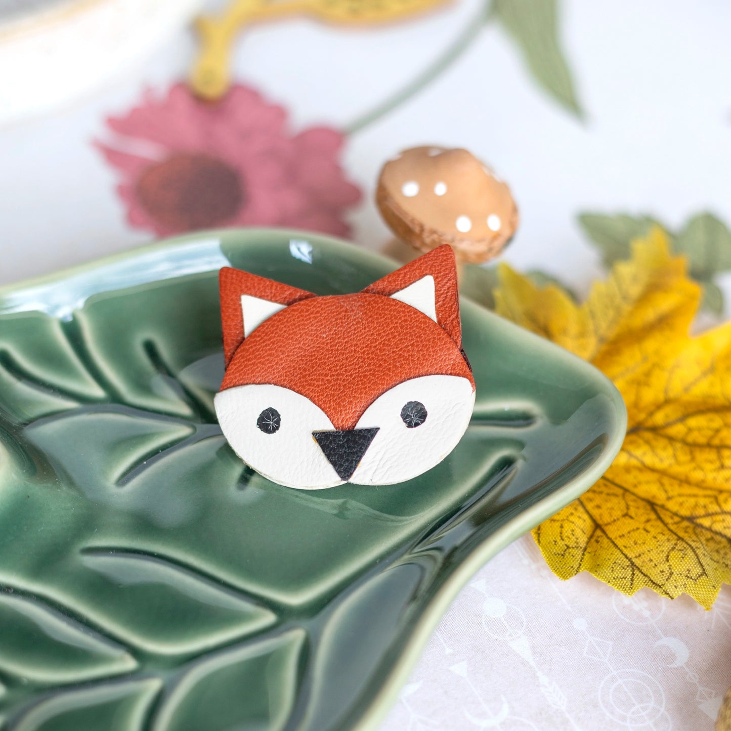 Pin's renard roux en cuir