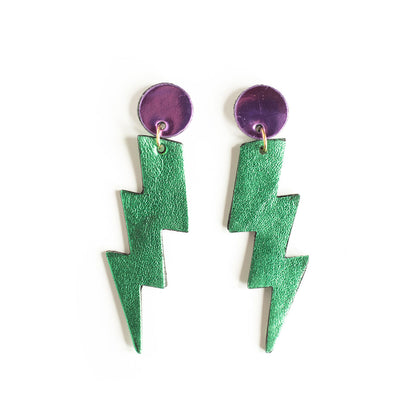 Boucles d'oreilles puces éclairs en cuir vert métallisé et violet