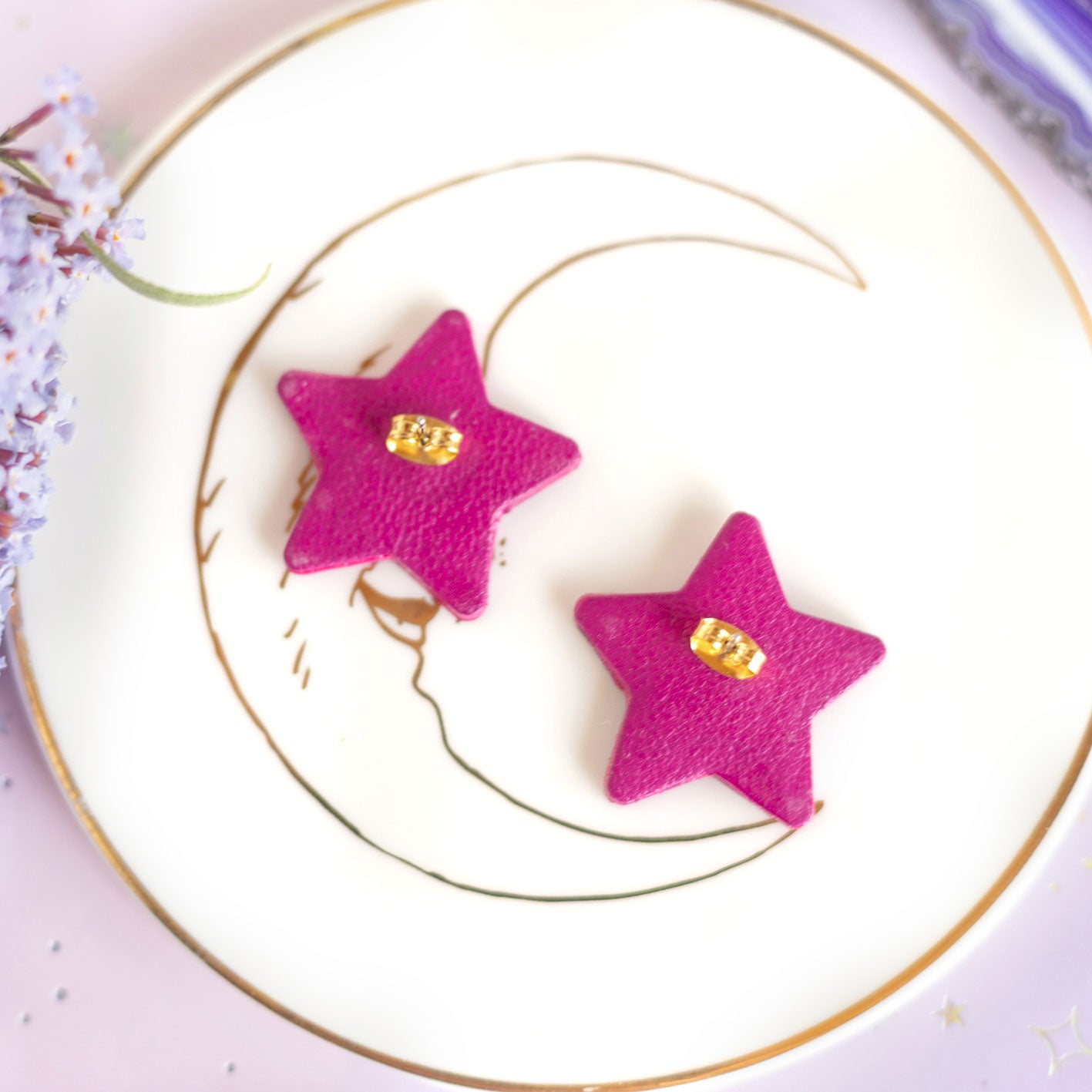 Boucles d'oreilles puces Étoiles - cuir fuchsia et bleu