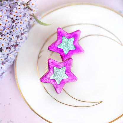 Boucles d'oreilles puces Étoiles - cuir fuchsia et bleu