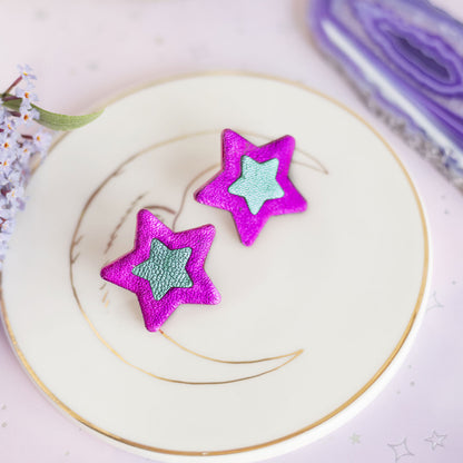 Boucles d'oreilles puces Étoiles - cuir fuchsia et bleu