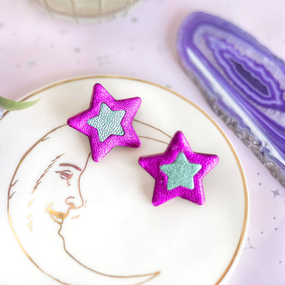 Boucles d'oreilles puces Étoiles - cuir fuchsia et bleu
