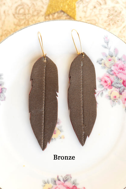 Longues boucles d'oreilles plumes en cuir : couleur au choix