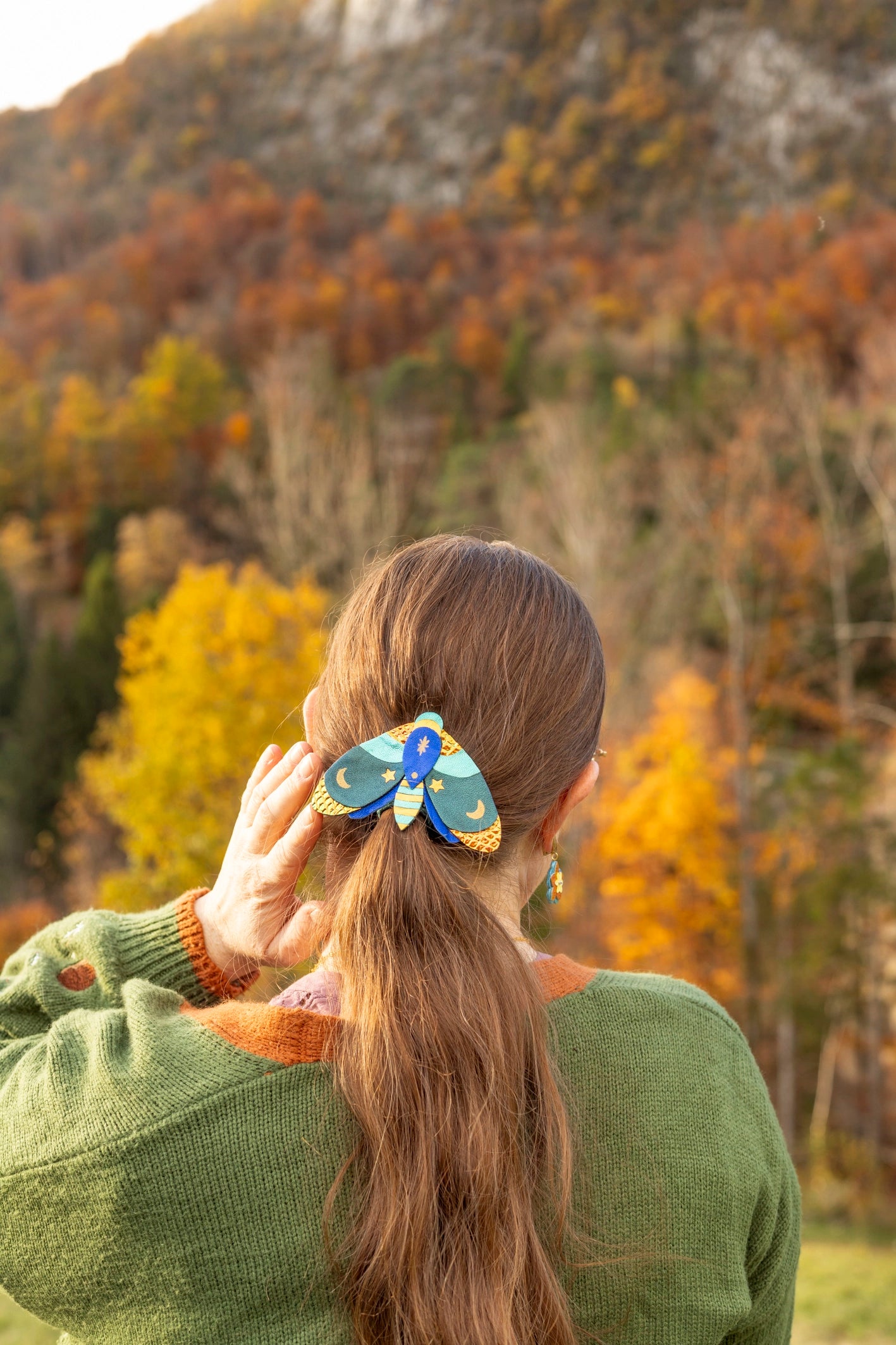 Précommande : pince à cheveux papillon en cuir