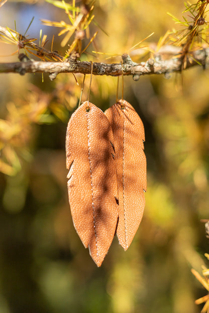 Longues boucles d'oreilles plumes en cuir : couleur au choix