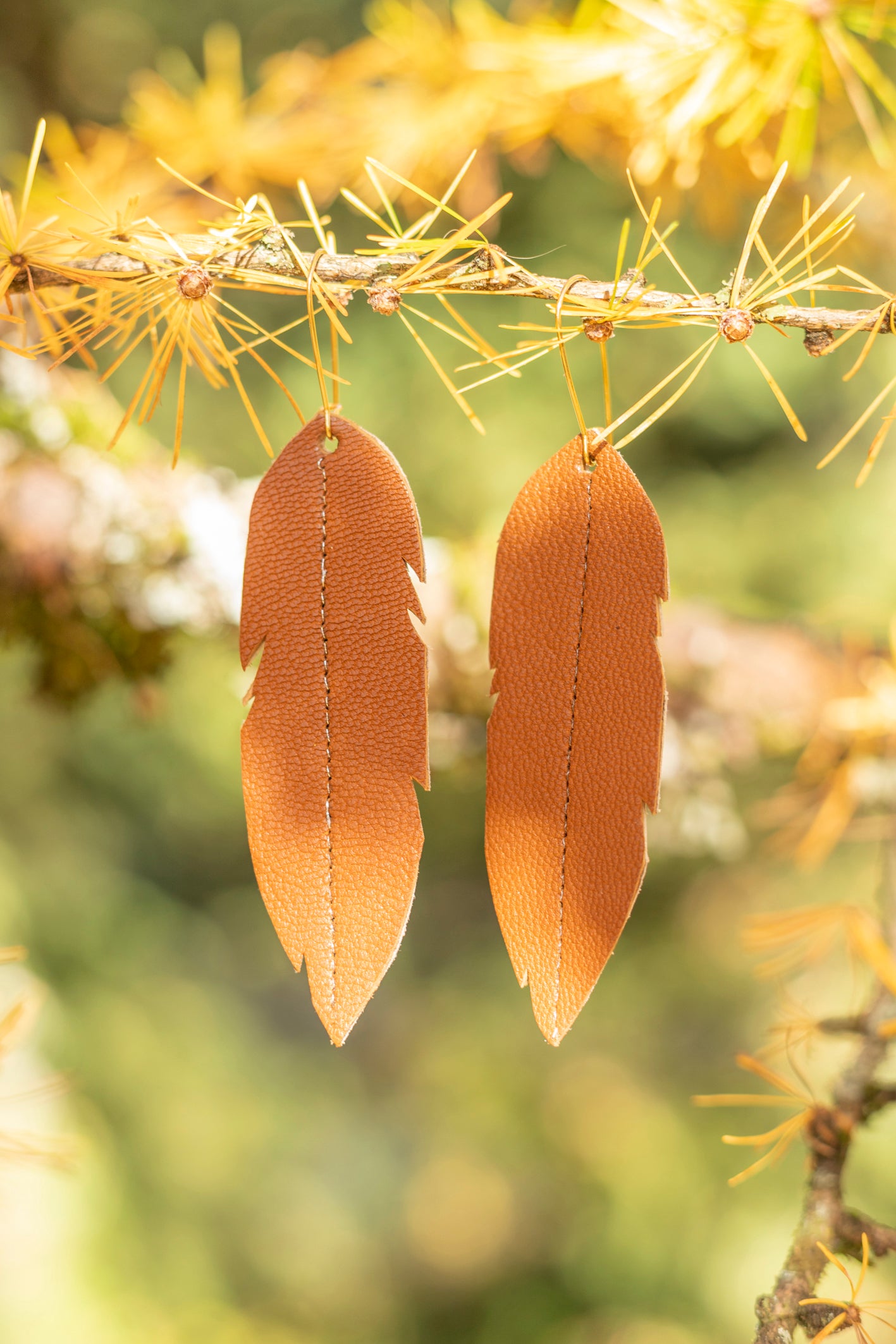 Longues boucles d'oreilles plumes en cuir : couleur au choix