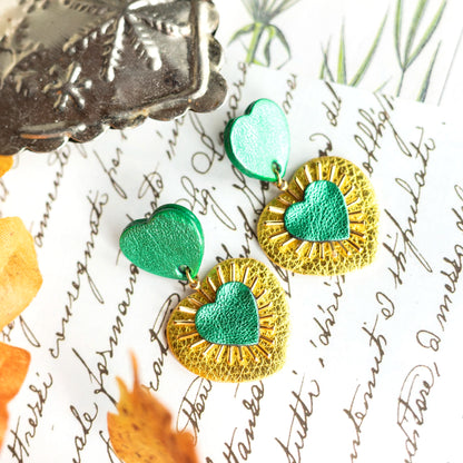 Boucles d'oreilles Coeurs Ex Voto cuirs métallisés vert et chartreuse