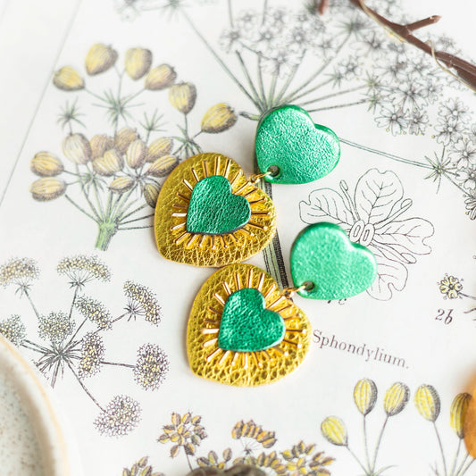 Boucles d'oreilles Coeurs Ex Voto cuirs métallisés vert et chartreuse